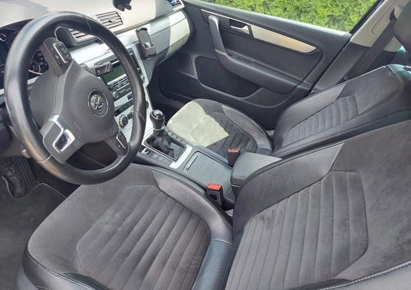 Volkswagen Passat cena 45000 przebieg: 161151, rok produkcji 2013 z Wrocław małe 137